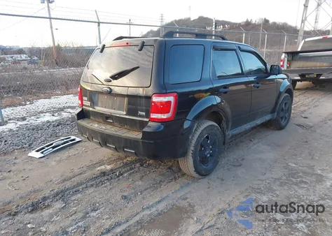 2011 Ford Escape Xlt z USA, uszkodzony, nr VIN 1FMCU9DG8BKB45285
